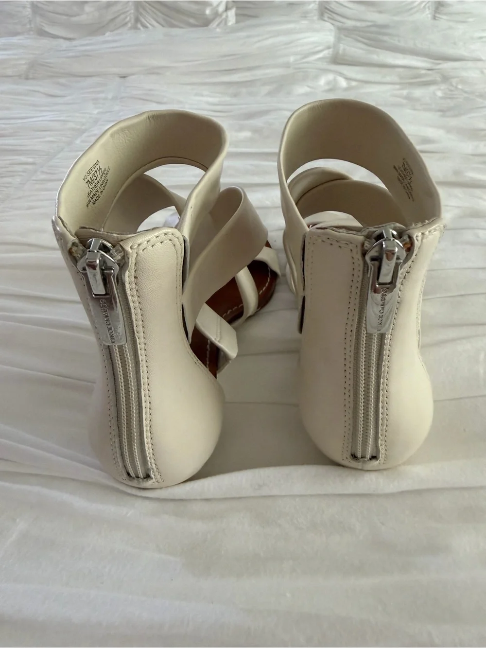 Vince Camuto Ivory Leather Strappy Ankle Zip Flat Sandals Size 7 NWOT